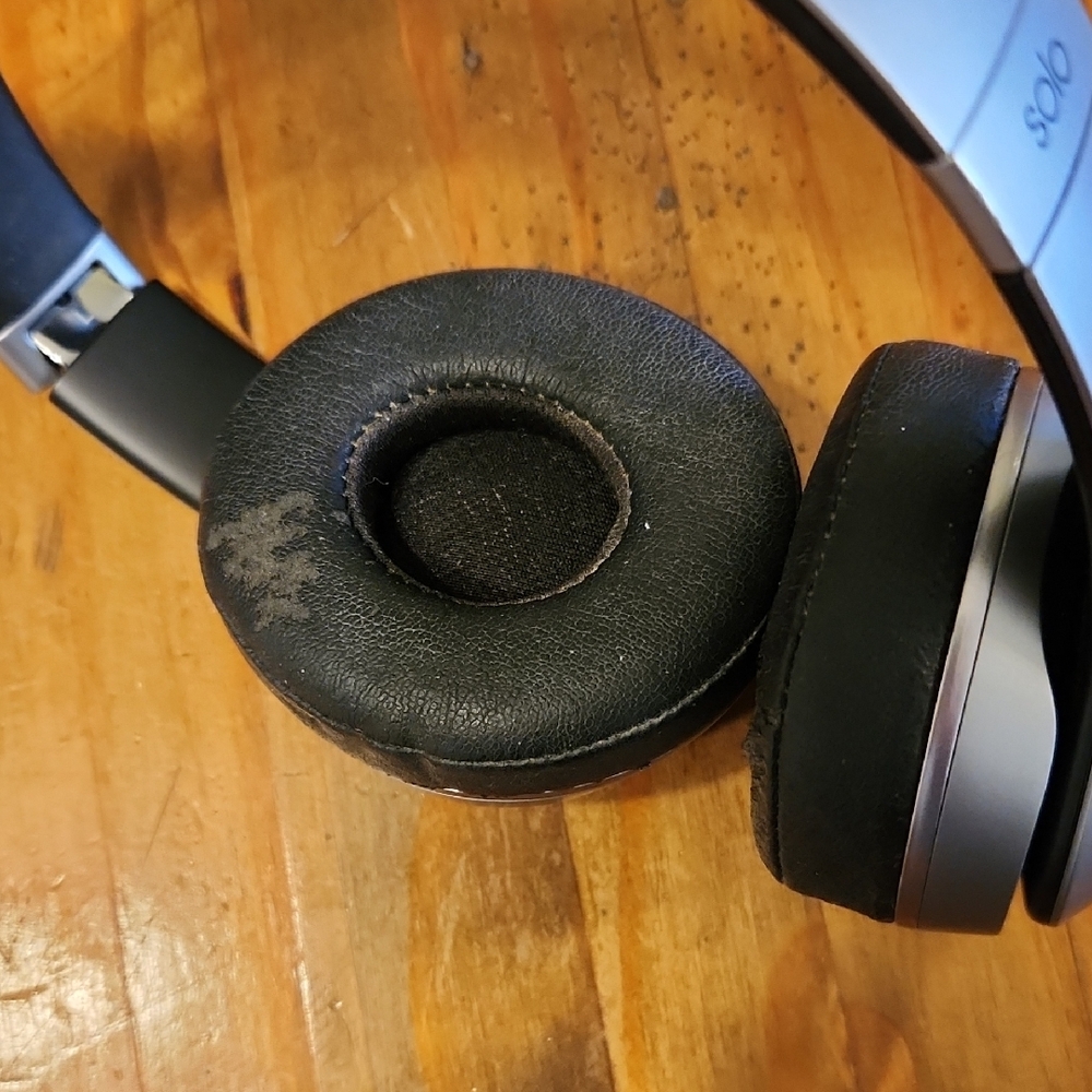 Beats by Dre Solo Wireless - Picture 2 of 5